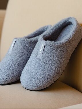 NWT BOMBAS SUNDAY SLIPPERS